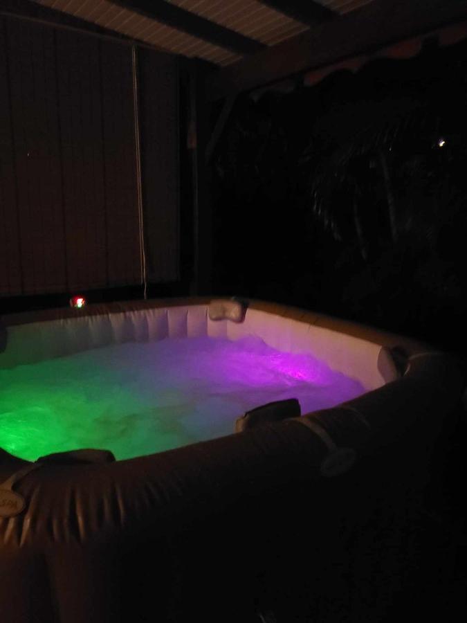 Gite Kaz' A Tyka Jacuzzi Privatif Saint-Francois  Exterior foto