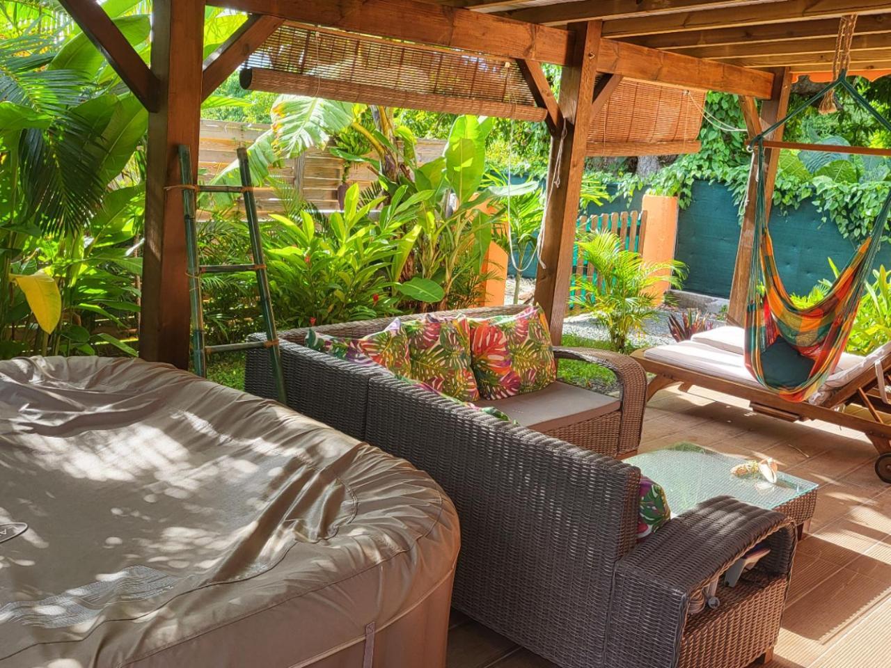 Gite Kaz' A Tyka Jacuzzi Privatif Saint-Francois  Exterior foto